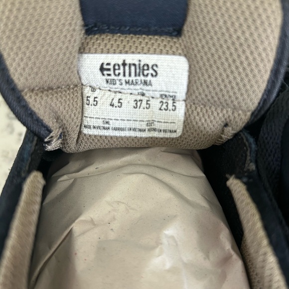 Etnies size 5.5 boys skater sneaker. NWT! Never worn inside original box. - Picture 5 of 6